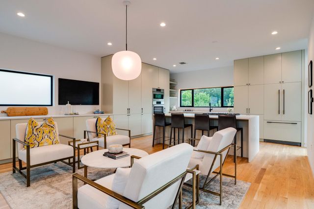 1115 W 31 ST, Austin, TX 78705