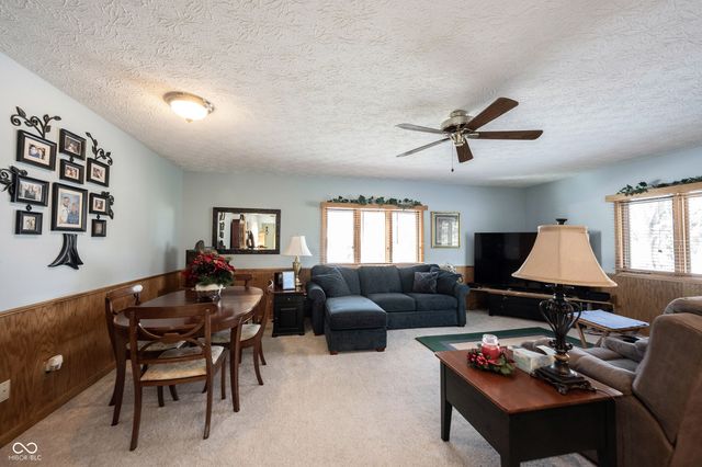 5179 W Blue Bell Drive, New Palestine, IN 46163