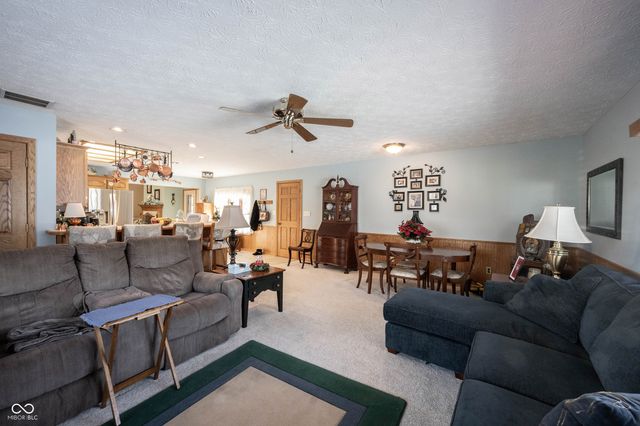 5179 W Blue Bell Drive, New Palestine, IN 46163