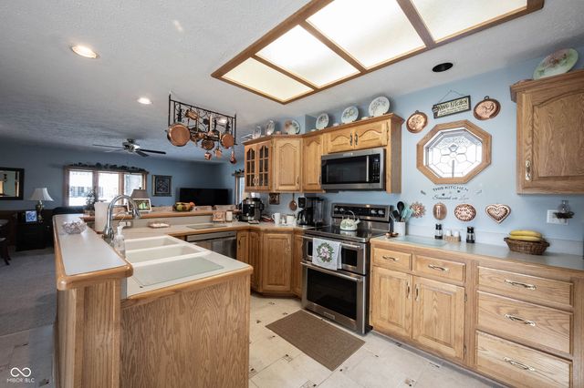 5179 W Blue Bell Drive, New Palestine, IN 46163