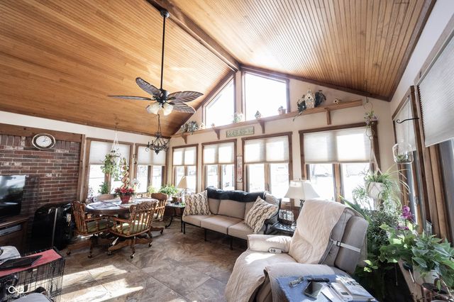 5179 W Blue Bell Drive, New Palestine, IN 46163