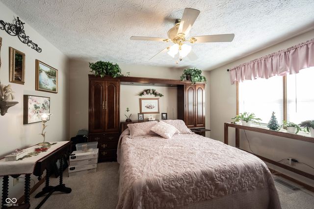 5179 W Blue Bell Drive, New Palestine, IN 46163