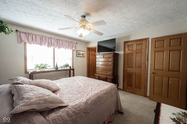 5179 W Blue Bell Drive, New Palestine, IN 46163