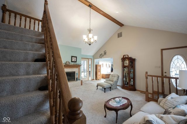 5179 W Blue Bell Drive, New Palestine, IN 46163