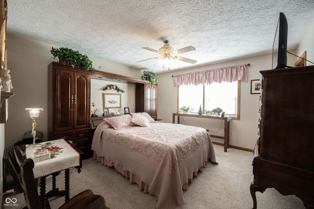 5179 W Blue Bell Drive, New Palestine, IN 46163