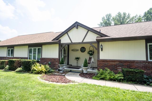 5179 W Blue Bell Drive, New Palestine, IN 46163