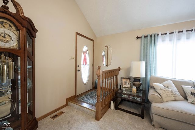 5179 W Blue Bell Drive, New Palestine, IN 46163