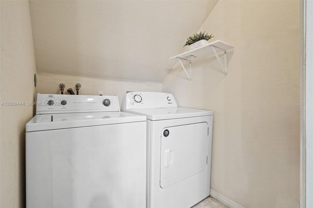 627 E Mowry Ct, Homestead, FL 33030