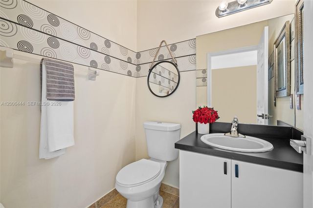 627 E Mowry Ct, Homestead, FL 33030