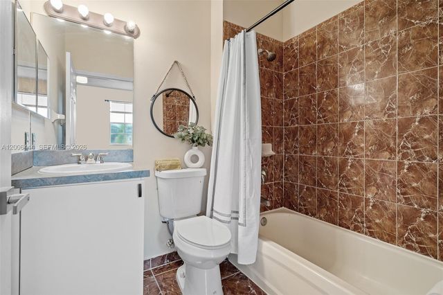 627 E Mowry Ct, Homestead, FL 33030