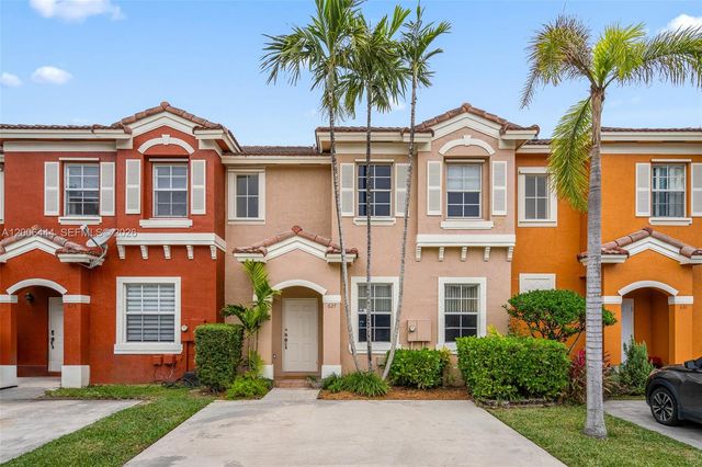 627 E Mowry Ct, Homestead, FL 33030