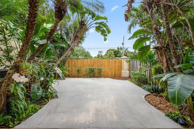 627 E Mowry Ct, Homestead, FL 33030