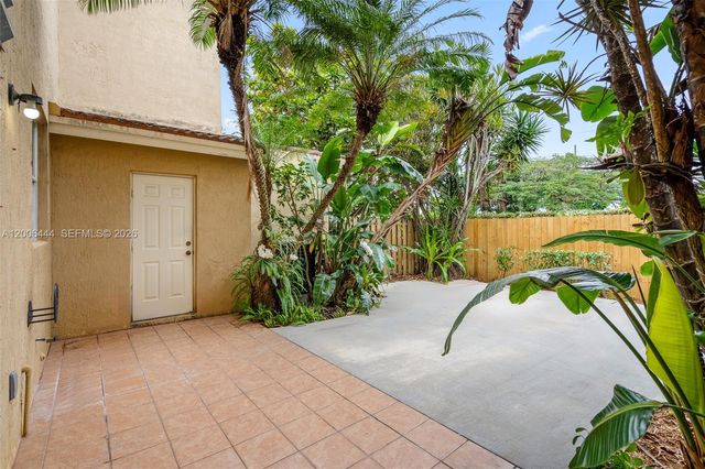 627 E Mowry Ct, Homestead, FL 33030