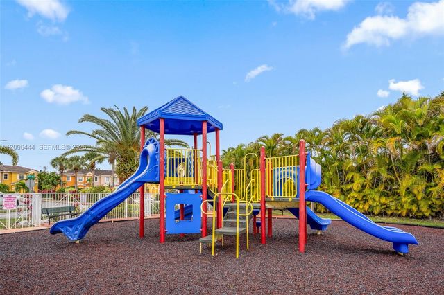 627 E Mowry Ct, Homestead, FL 33030