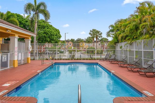 627 E Mowry Ct, Homestead, FL 33030