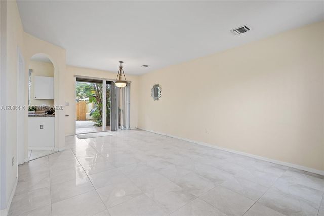 627 E Mowry Ct, Homestead, FL 33030