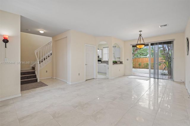 627 E Mowry Ct, Homestead, FL 33030