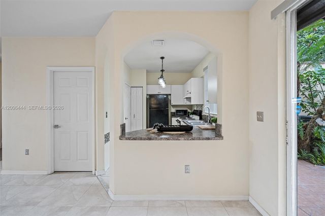 627 E Mowry Ct, Homestead, FL 33030