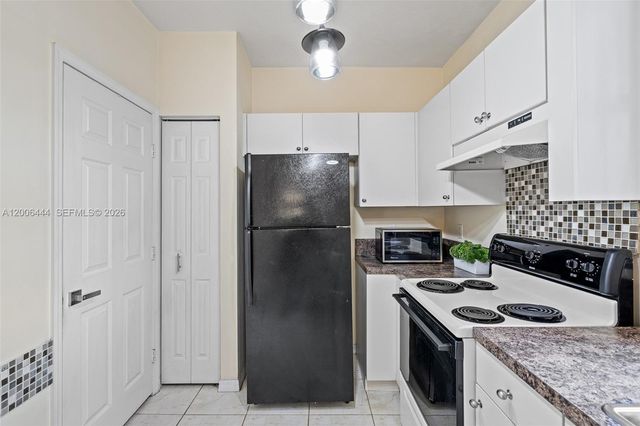 627 E Mowry Ct, Homestead, FL 33030