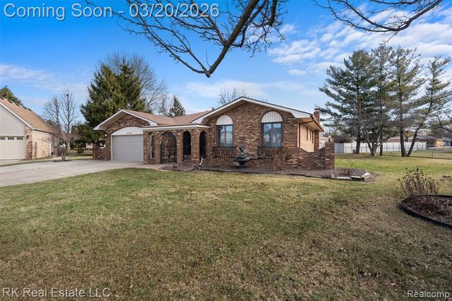41319 Julie Court, Clinton Township, MI 48038