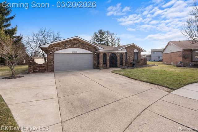 41319 Julie Court, Clinton Township, MI 48038