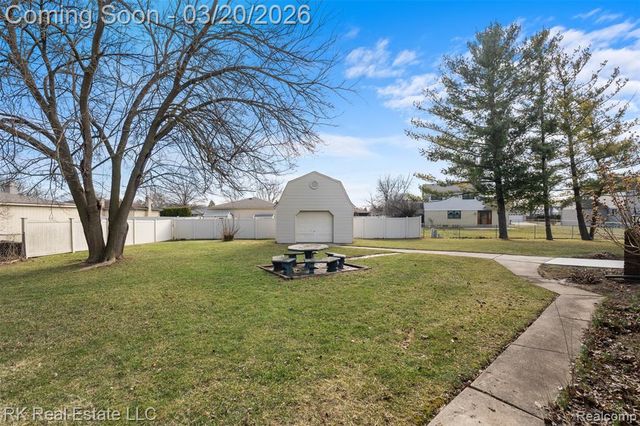 41319 Julie Court, Clinton Township, MI 48038