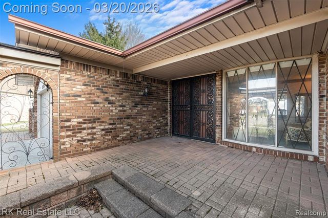 41319 Julie Court, Clinton Township, MI 48038