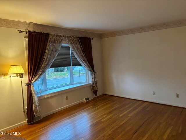 1 Elinor Place, Colonie, NY 12110