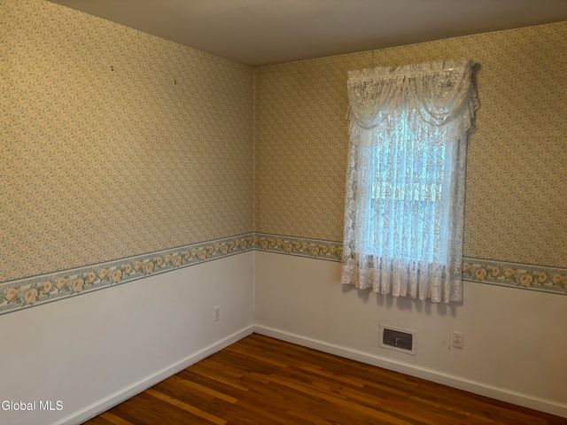 1 Elinor Place, Colonie, NY 12110