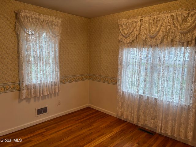 1 Elinor Place, Colonie, NY 12110