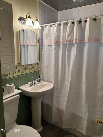 1 Elinor Place, Colonie, NY 12110