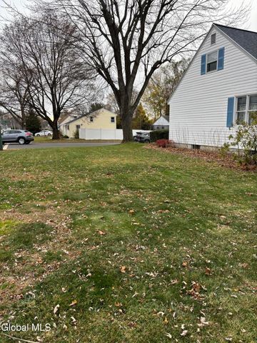 1 Elinor Place, Colonie, NY 12110