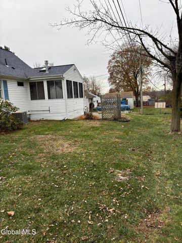 1 Elinor Place, Colonie, NY 12110