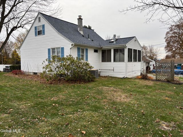 1 Elinor Place, Colonie, NY 12110