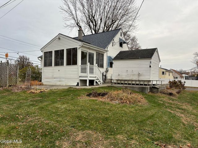 1 Elinor Place, Colonie, NY 12110