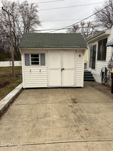 1 Elinor Place, Colonie, NY 12110