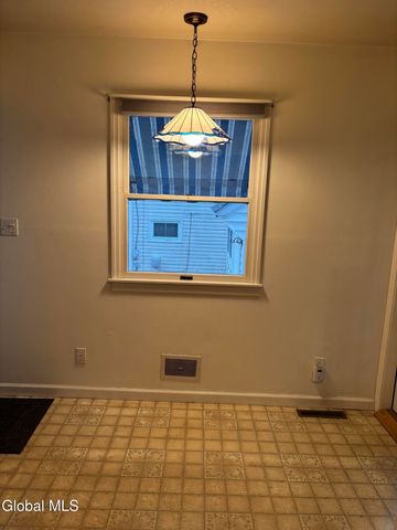 1 Elinor Place, Colonie, NY 12110