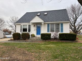 1 Elinor Place, Colonie, NY 12110