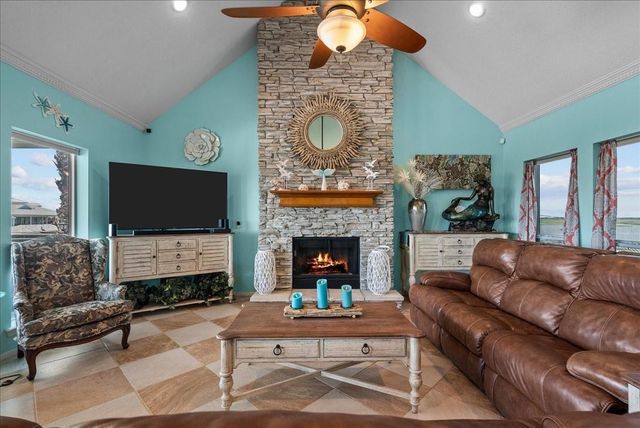 45 Dolphin Street, Bayou Vista, TX 77563