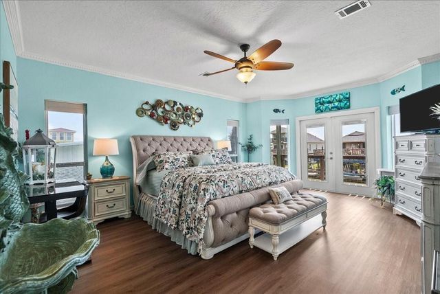 45 Dolphin Street, Bayou Vista, TX 77563