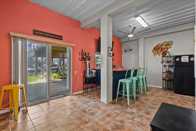 45 Dolphin Street, Bayou Vista, TX 77563