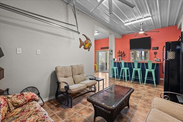 45 Dolphin Street, Bayou Vista, TX 77563