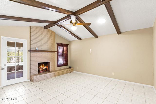 10325 N N Cardigan Drive, El Paso, TX 79925