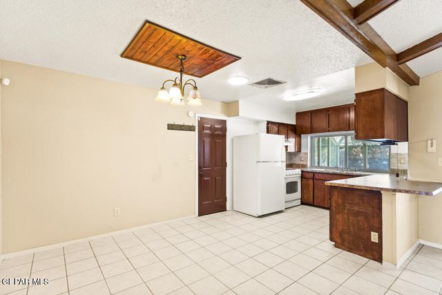 10325 N N Cardigan Drive, El Paso, TX 79925