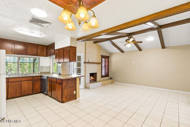 10325 N N Cardigan Drive, El Paso, TX 79925