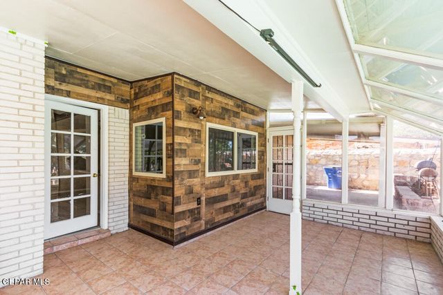 10325 N N Cardigan Drive, El Paso, TX 79925