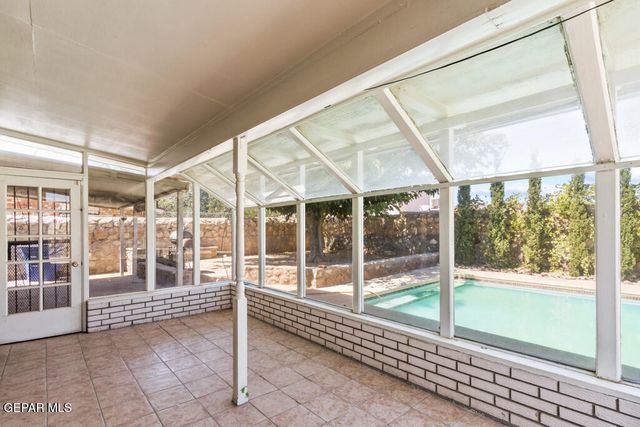 10325 N N Cardigan Drive, El Paso, TX 79925