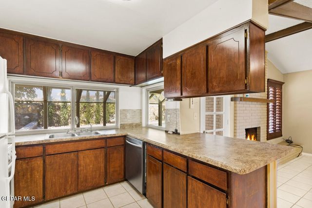 10325 N N Cardigan Drive, El Paso, TX 79925