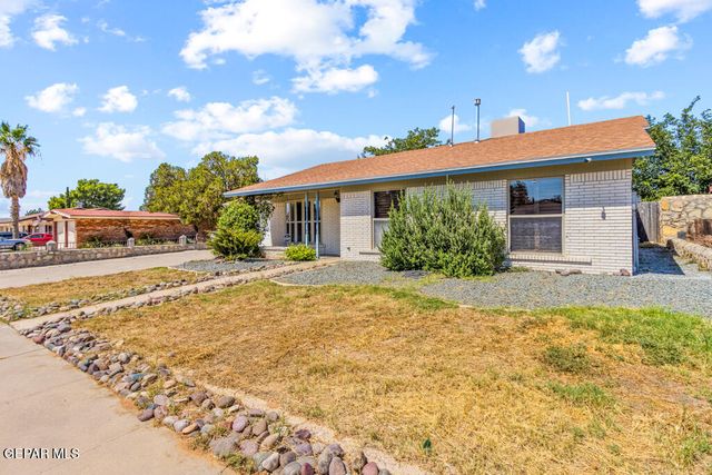 10325 N N Cardigan Drive, El Paso, TX 79925