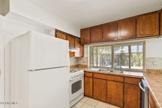 10325 N N Cardigan Drive, El Paso, TX 79925